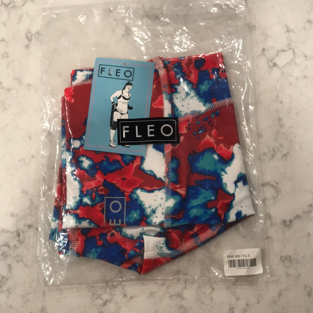 FLEO NWT Red White Blue Marble THC S